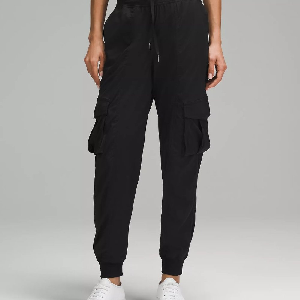 NWT lululemon Dance Studio Relaxed-Fit Mid-Rise Cargo Jogger, sz SMALL